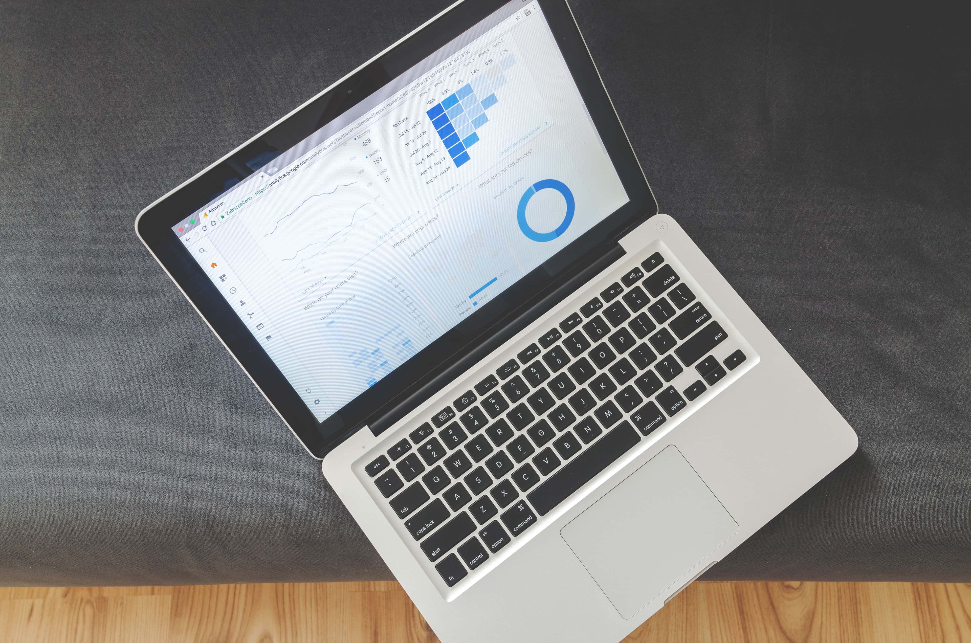 Laptop displaying analytics during a bilingual technical SEO audit