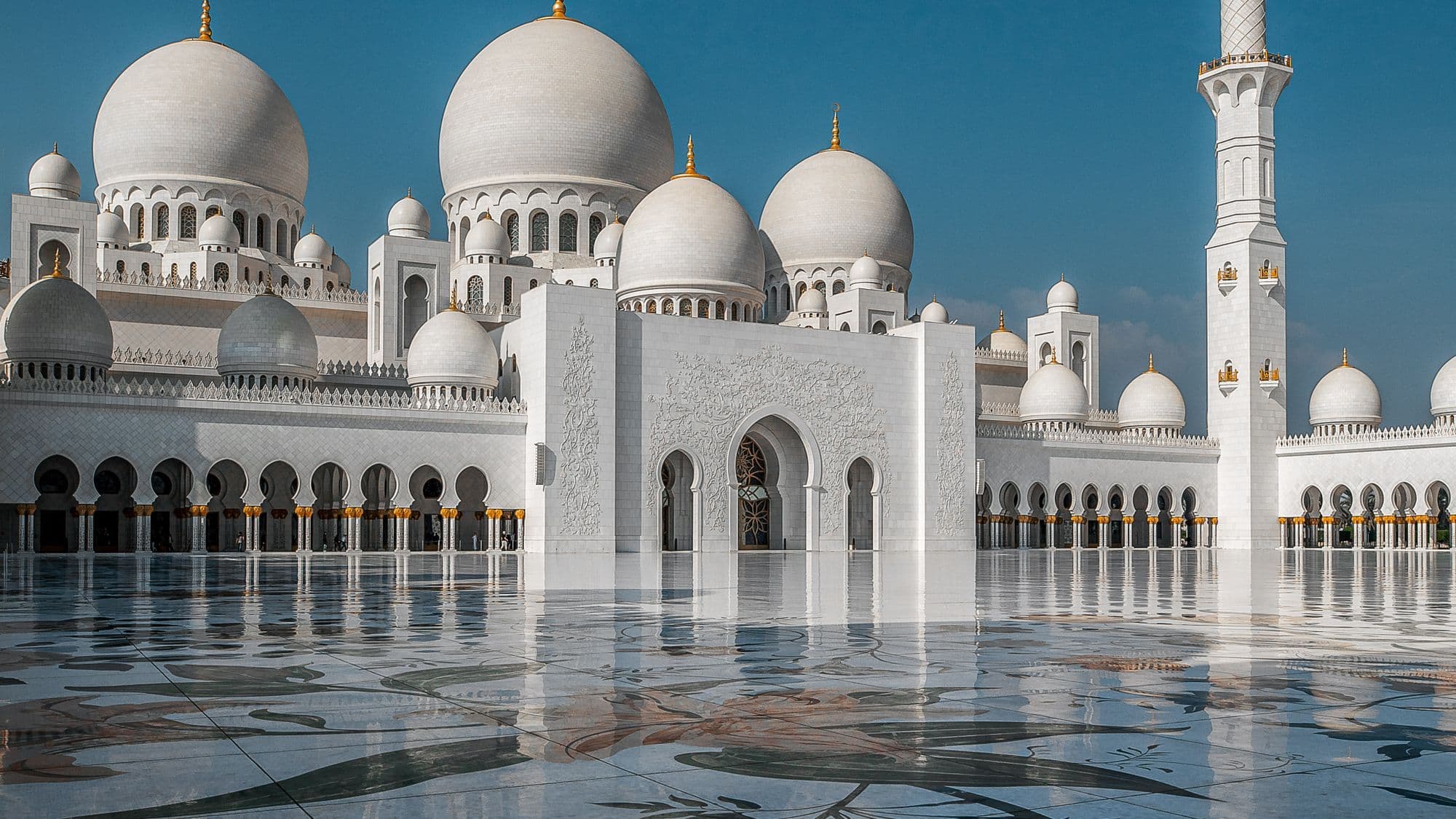 Sheikh Zayed Grand Mosque in Abu Dhabi representing different local context across the UAE