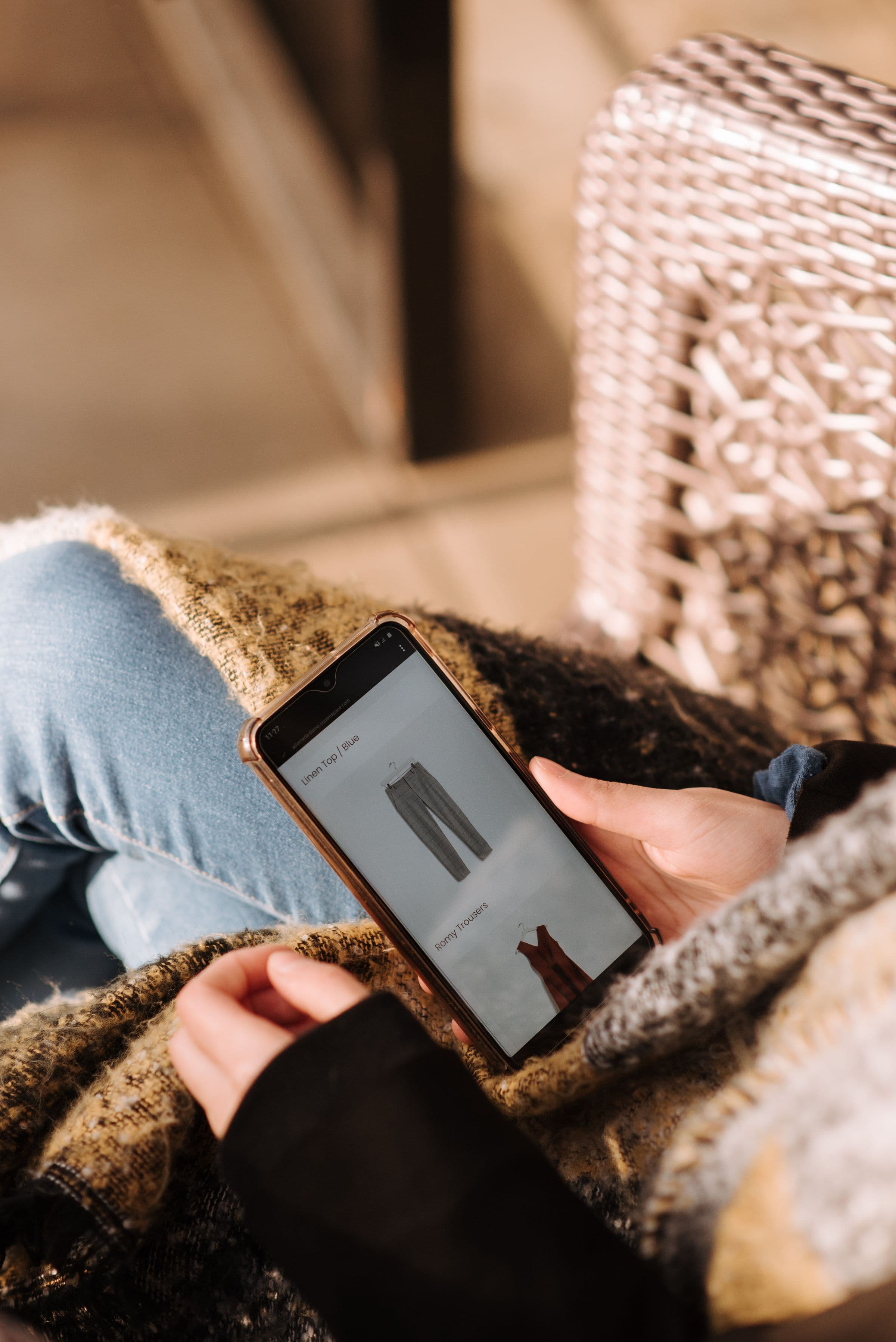 Reviewing an online store link on a smartphone