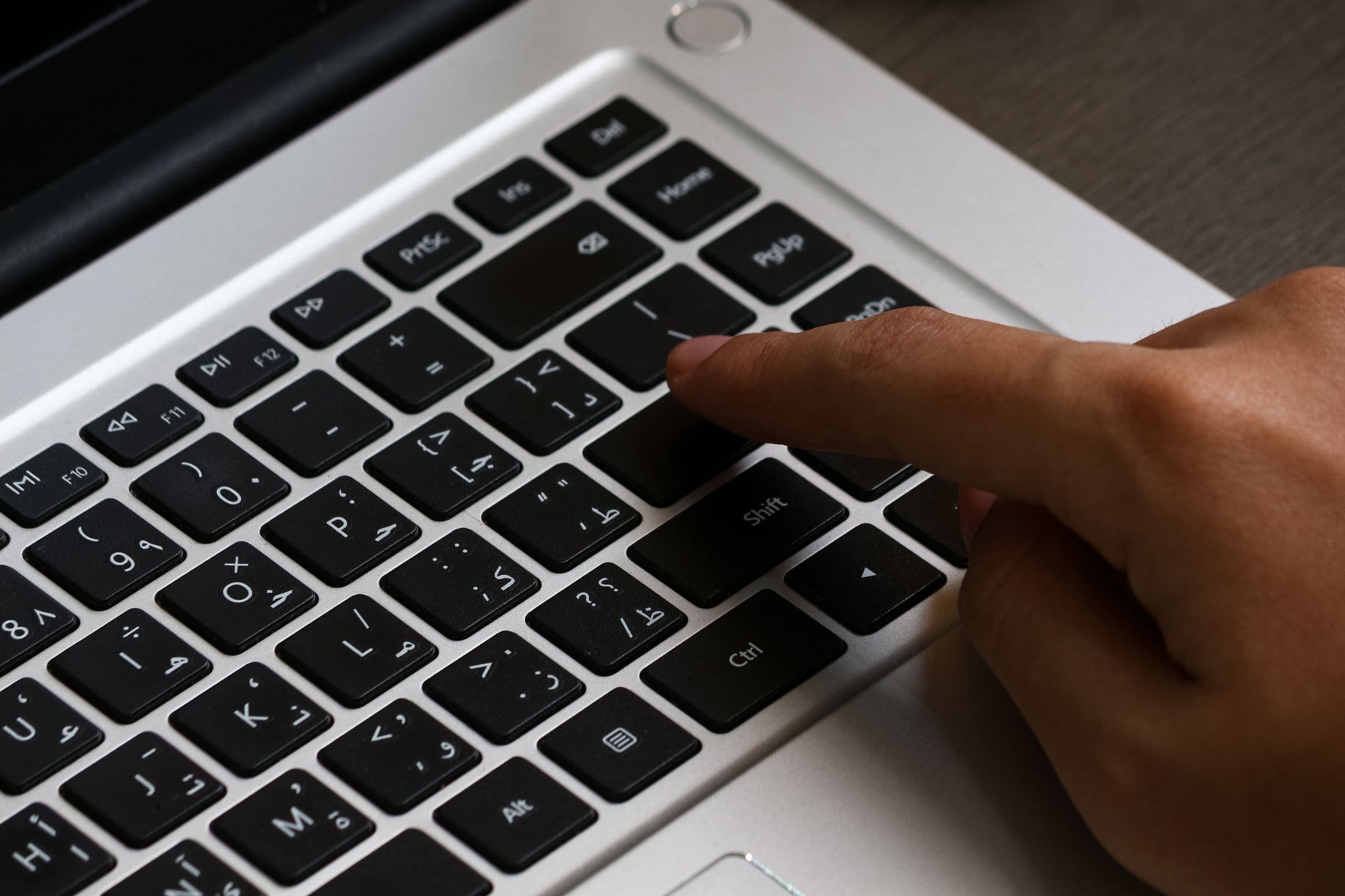Arabic keyboard representing registration of .om and .عمان domains