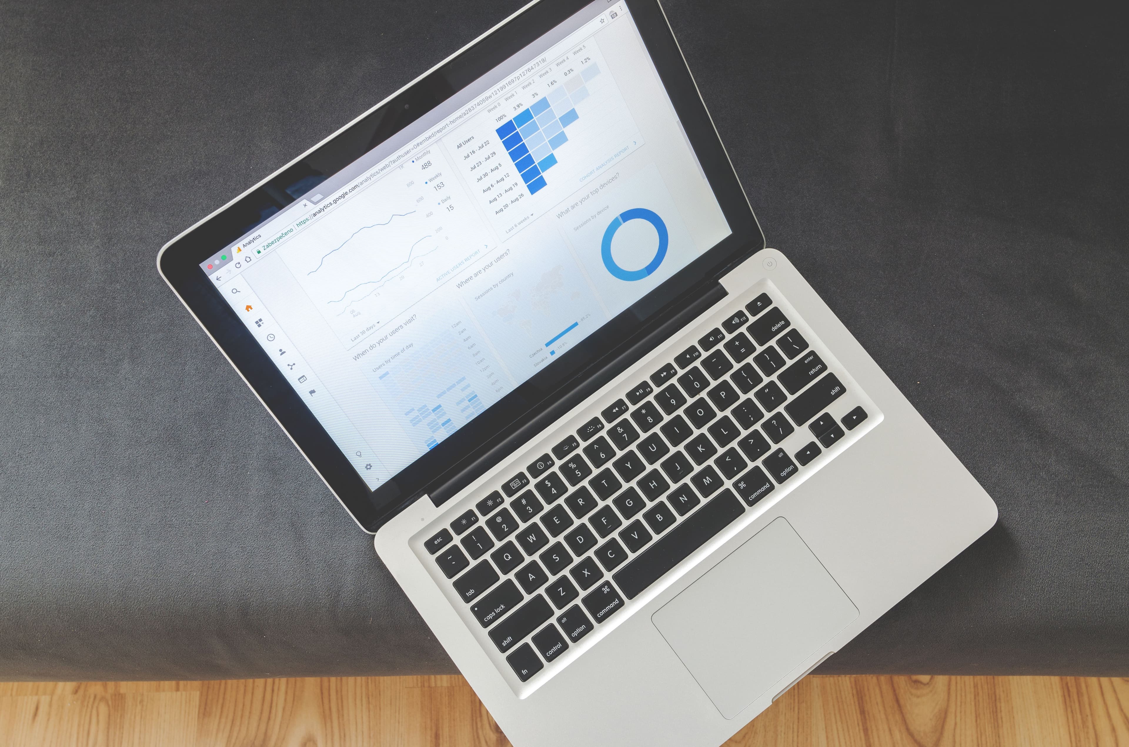 Laptop displaying analytics during a bilingual technical SEO audit