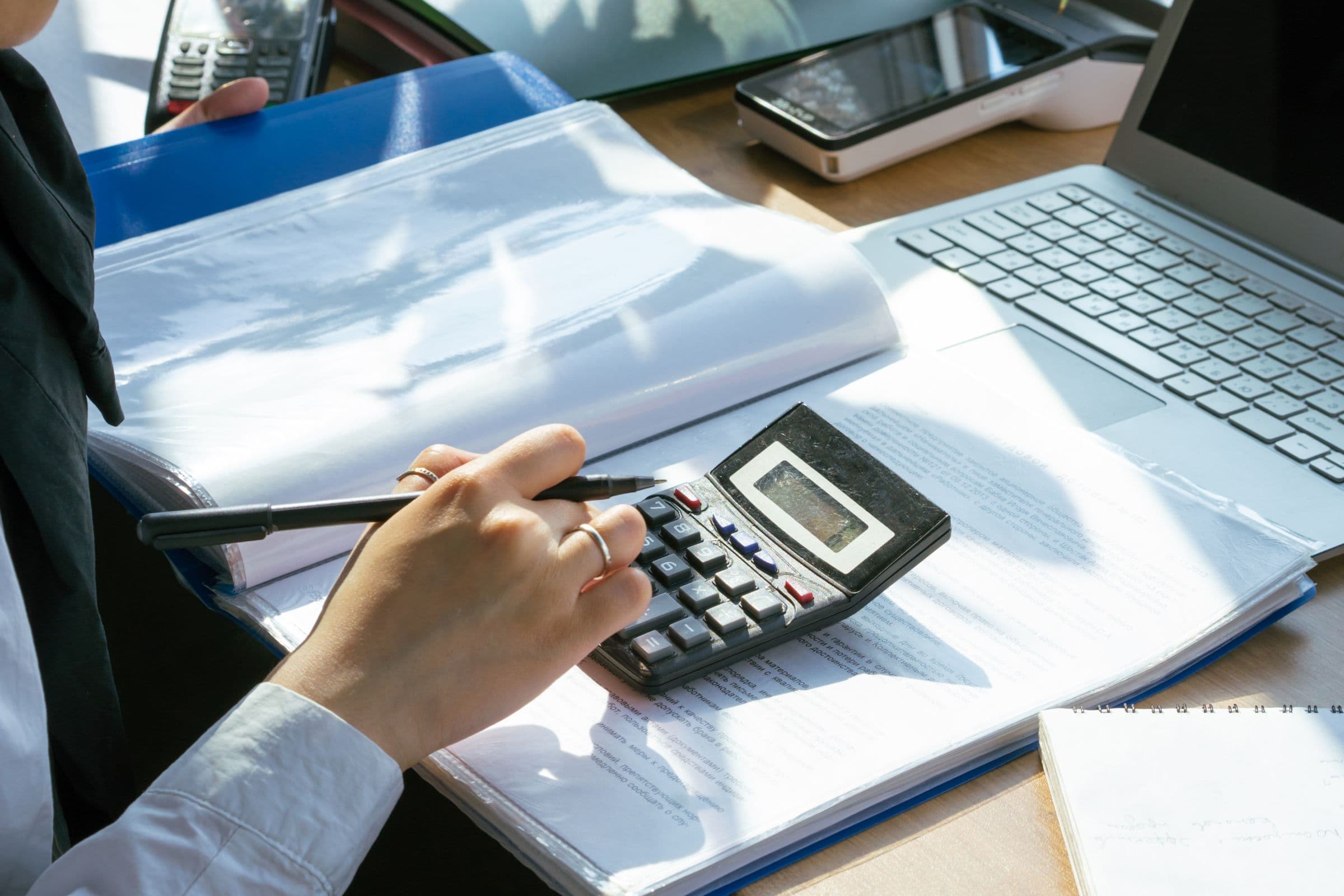 Reconciling an ecommerce order with its invoice and tax values