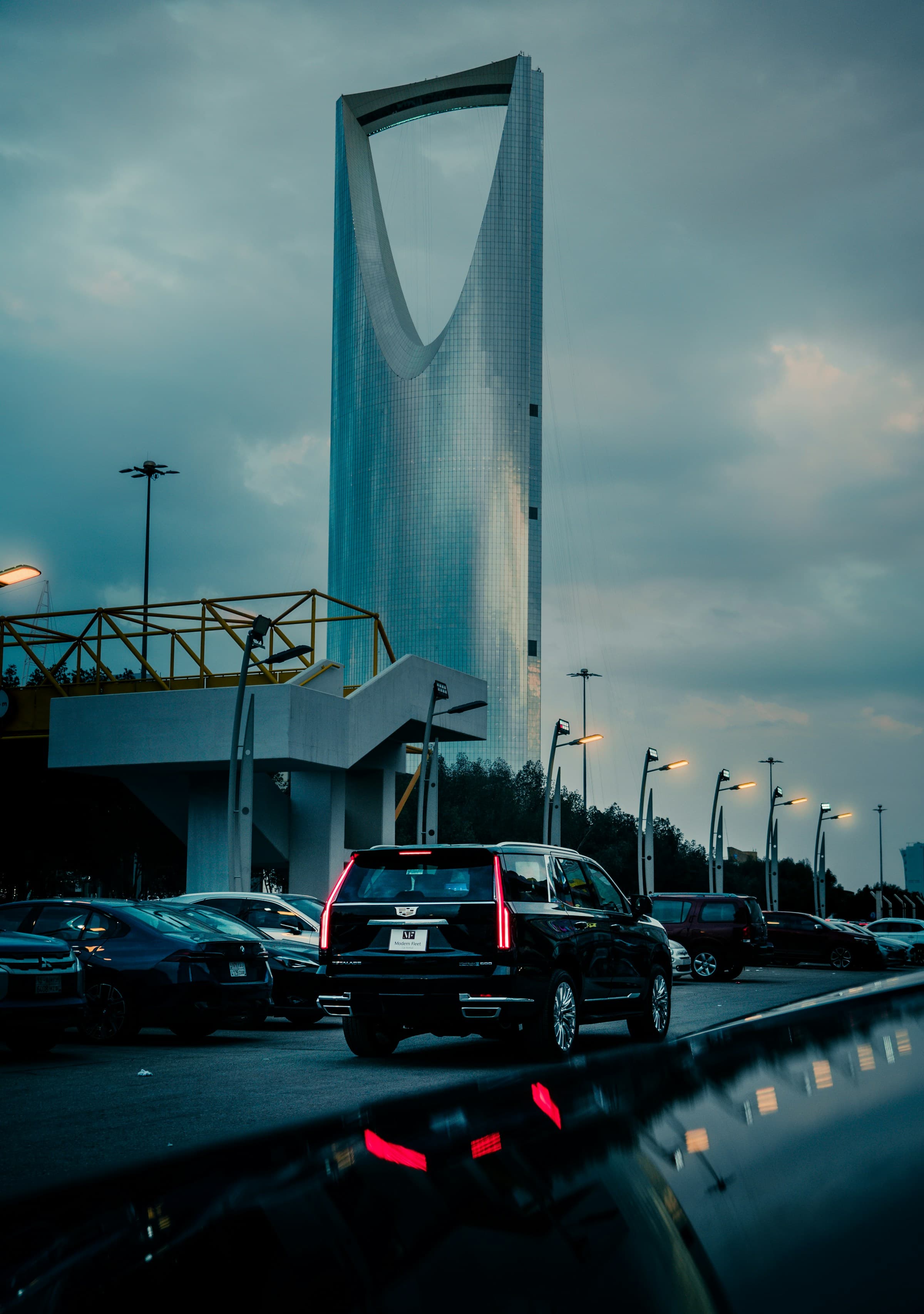 Modern Riyadh skyline and Saudi flags for choosing the best software company in Riyadh